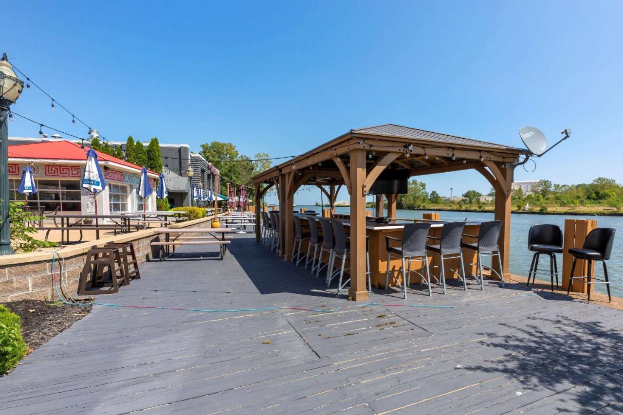 Comfort Inn River'S Edge Гурон Экстерьер фото