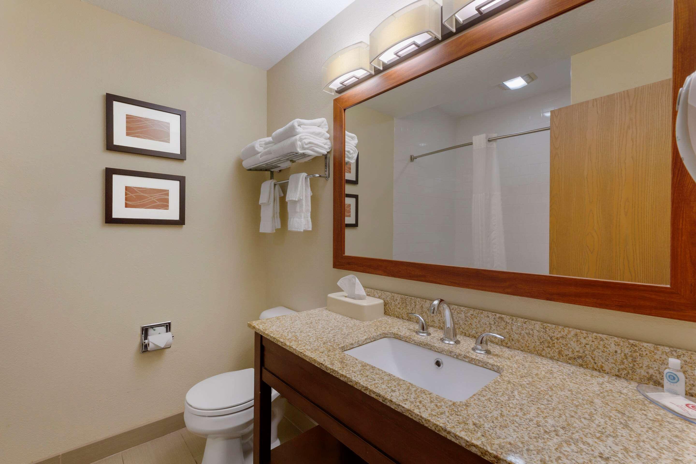 Comfort Inn River'S Edge Гурон Экстерьер фото