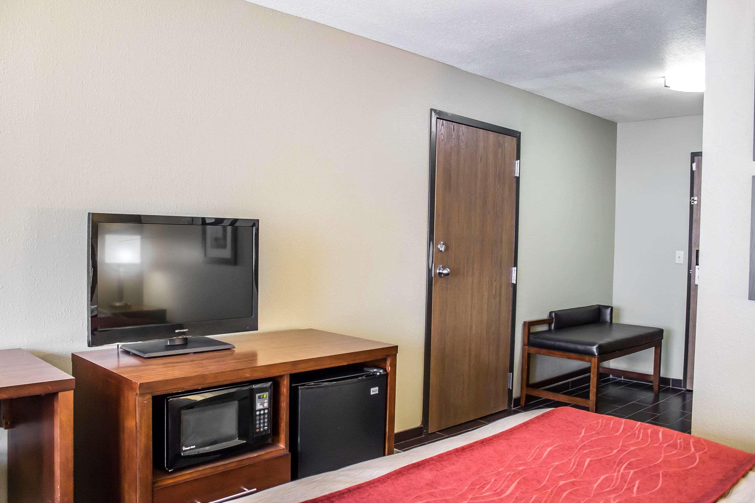 Comfort Inn River'S Edge Гурон Экстерьер фото
