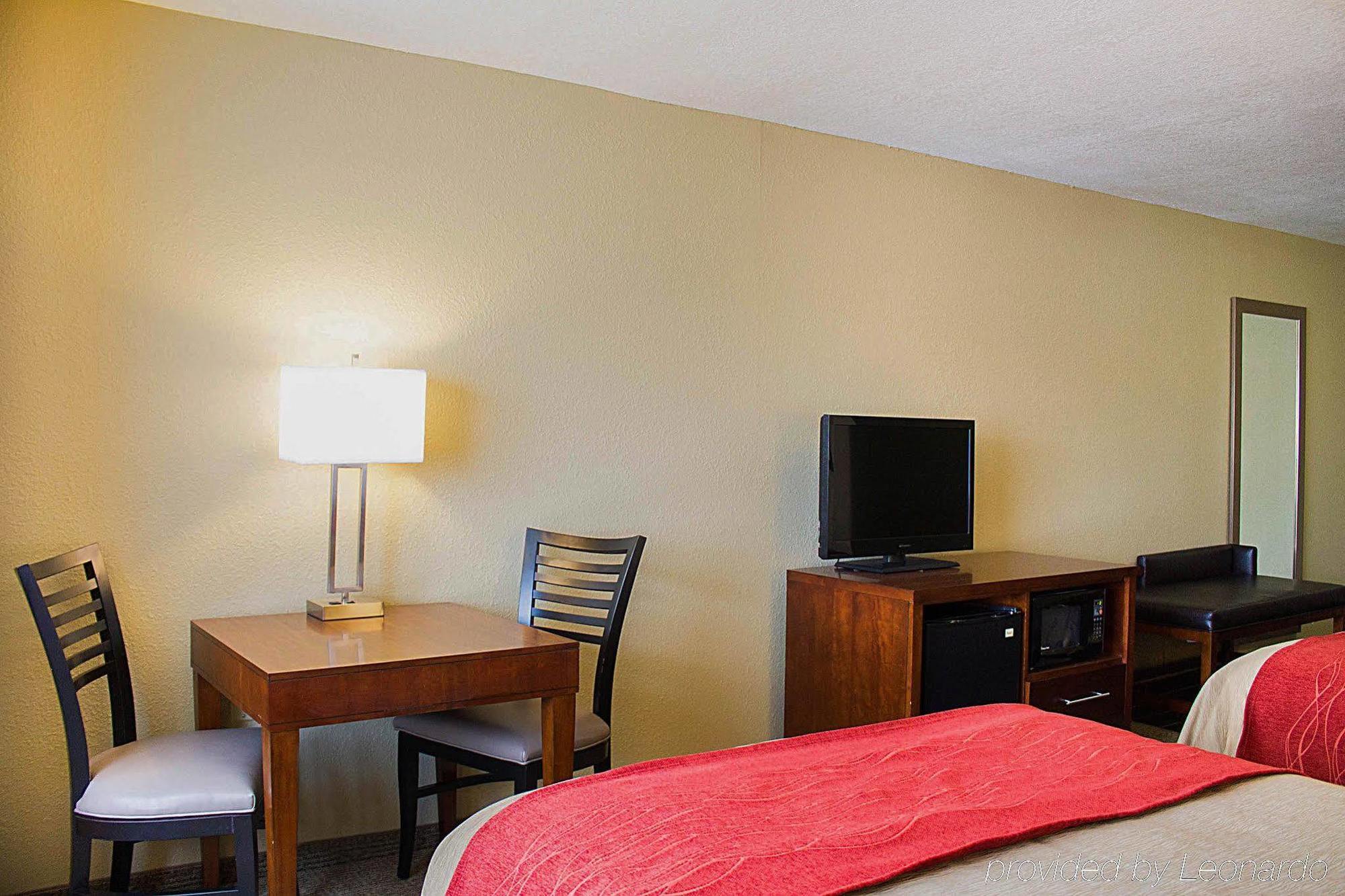 Comfort Inn River'S Edge Гурон Экстерьер фото